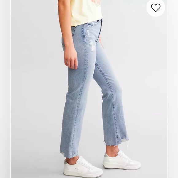 BKE Billie Cropped Flare Stretch Jean Buckle Jeans - Picture 3 of 16